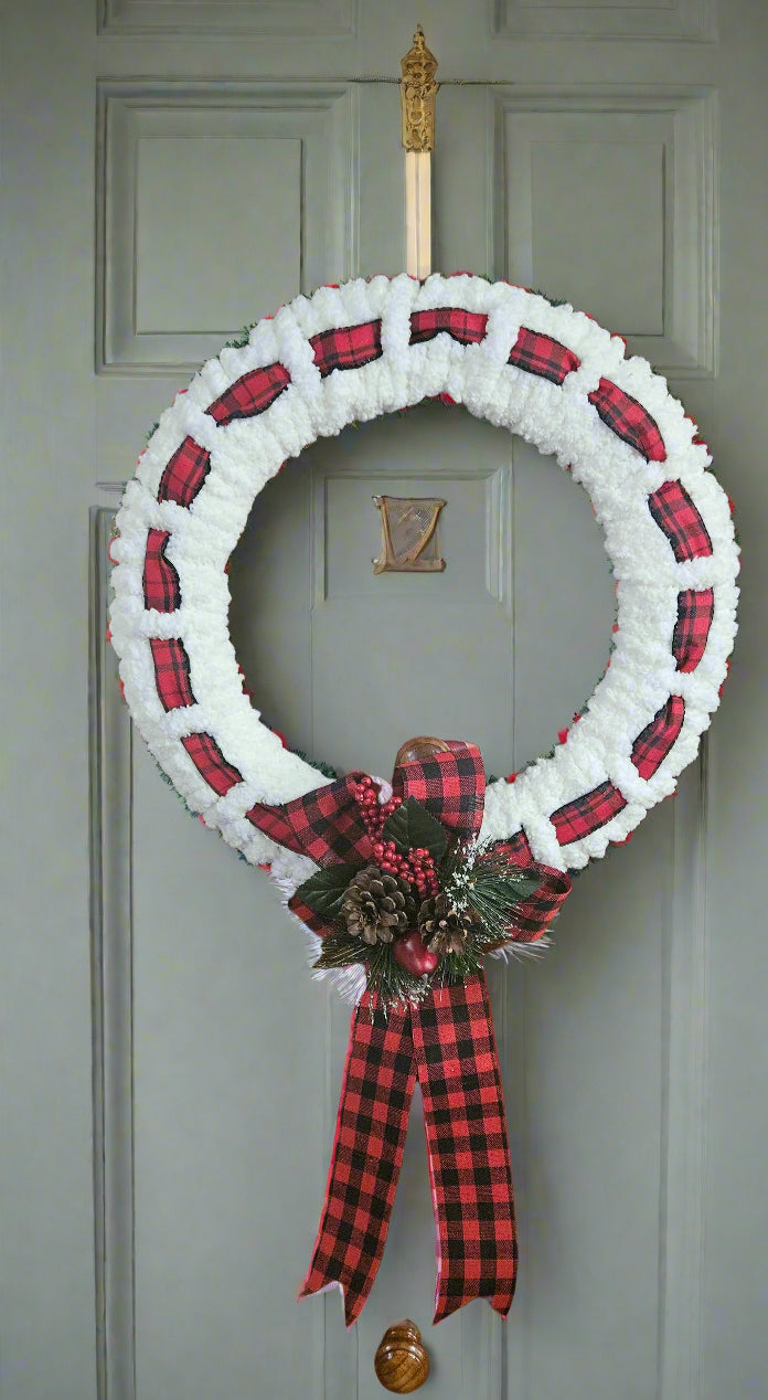15" Christmas Themed Wreath